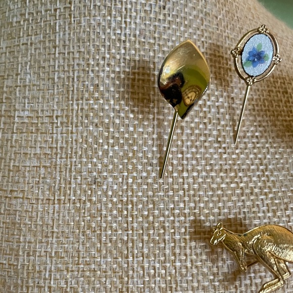 Bundle of Four Elegant Vintage Stick Pins - Picture 5 of 10